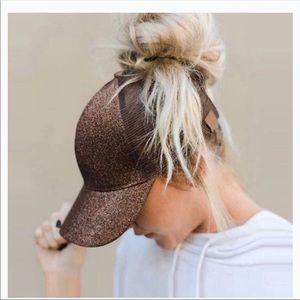 BB PONYTAIL HAT